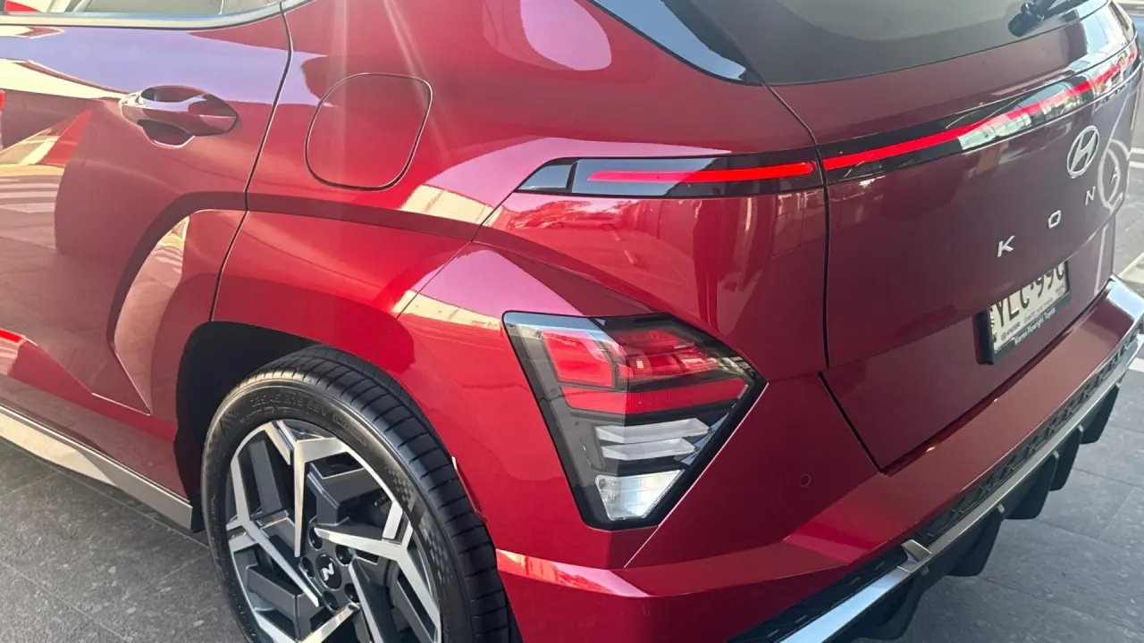 2023 HYUNDAI KONA Gallery Image 4