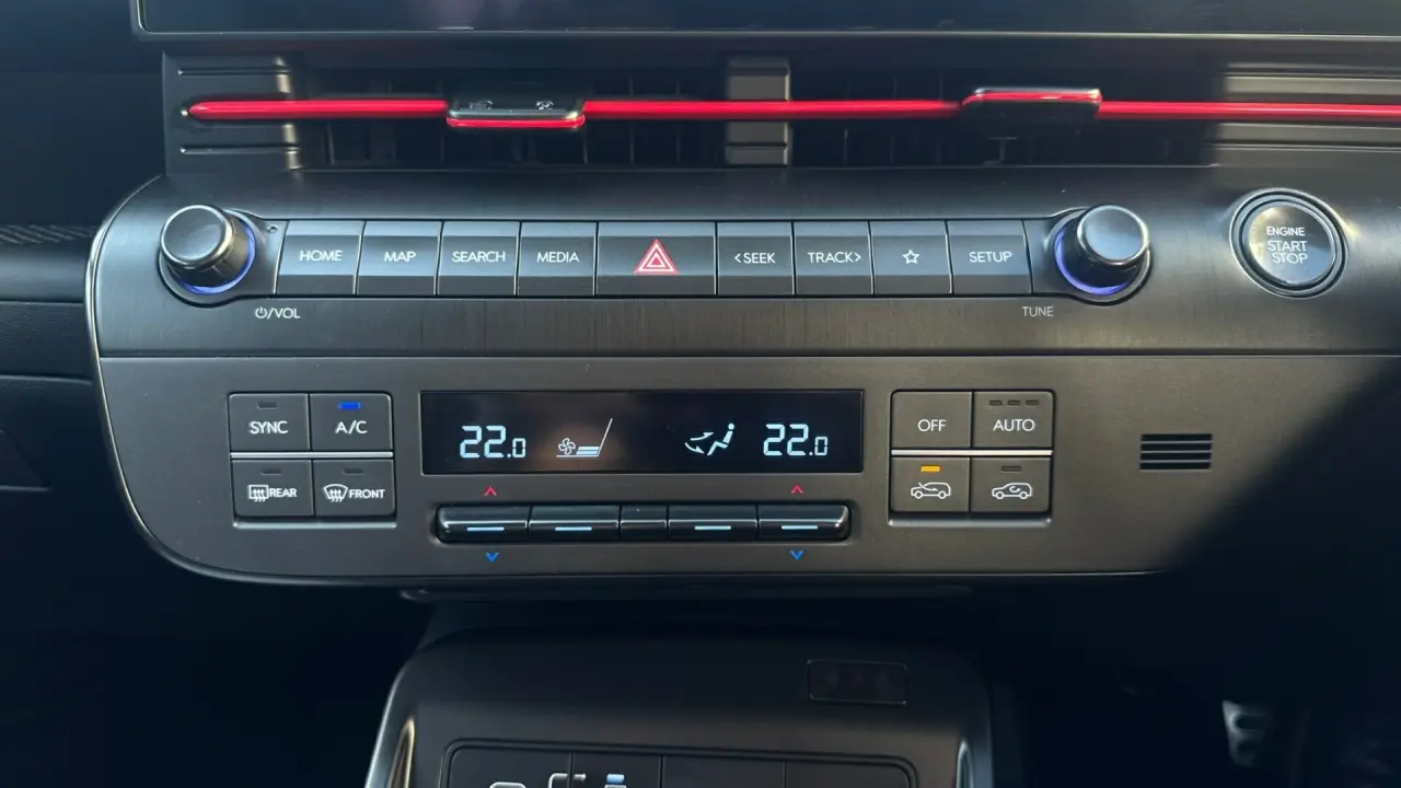 2023 HYUNDAI KONA Gallery Image 8