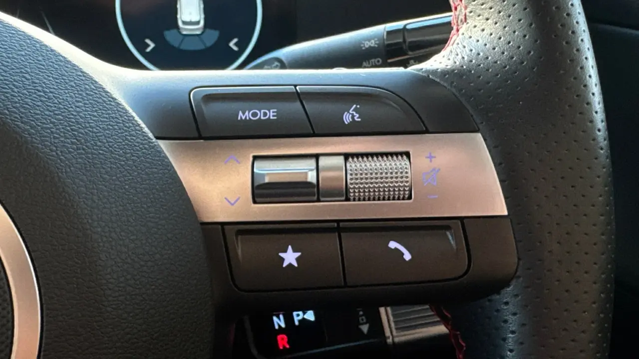 2023 HYUNDAI KONA Gallery Image 9