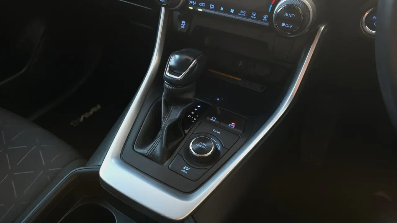 2020 Toyota Rav4 Hybrid Gallery Image 13