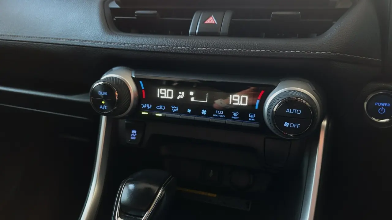 2020 Toyota Rav4 Hybrid Gallery Image 14