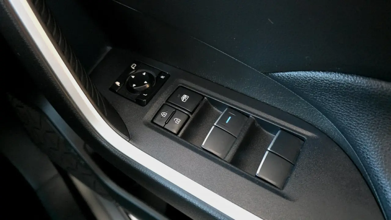 2020 Toyota Rav4 Hybrid Gallery Image 15