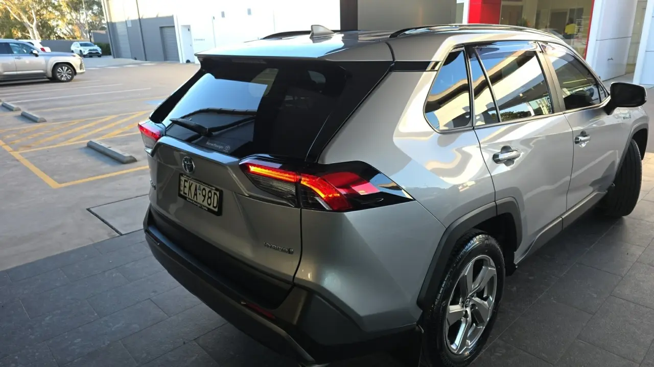 2020 Toyota Rav4 Hybrid Gallery Image 3