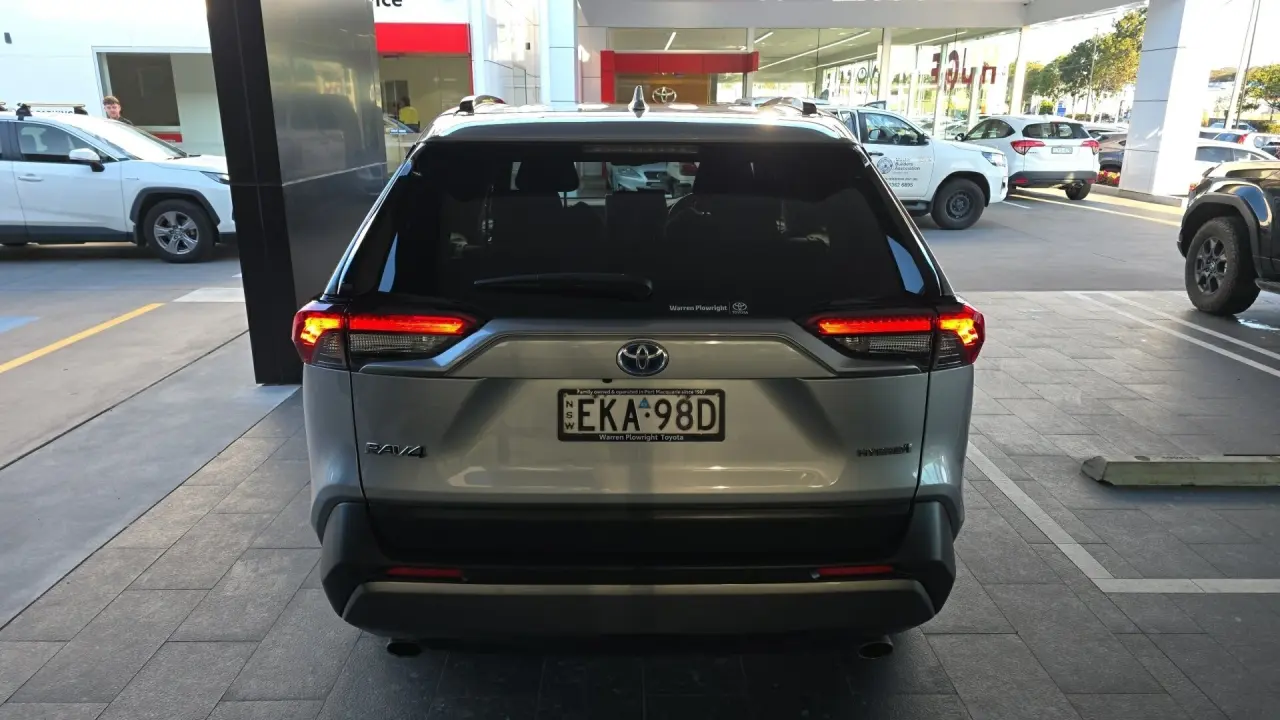 2020 Toyota Rav4 Hybrid Gallery Image 4
