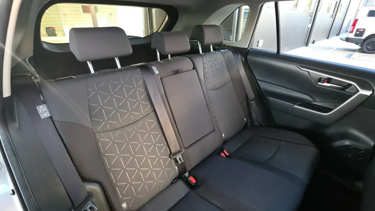 2020 Toyota Rav4 Hybrid Gallery Image 6