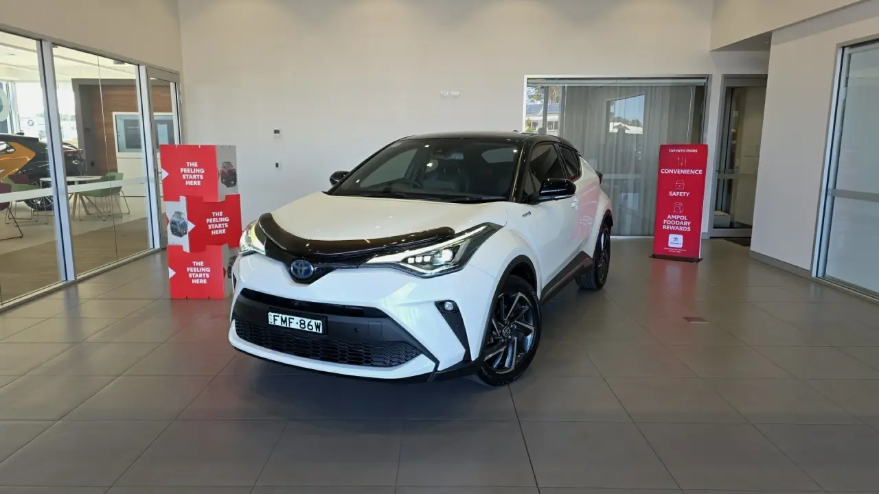 2020 Toyota C-HR Hybrid Gallery Image 1