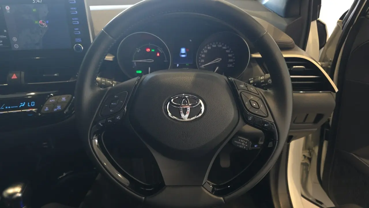 2020 Toyota C-HR Hybrid Gallery Image 7
