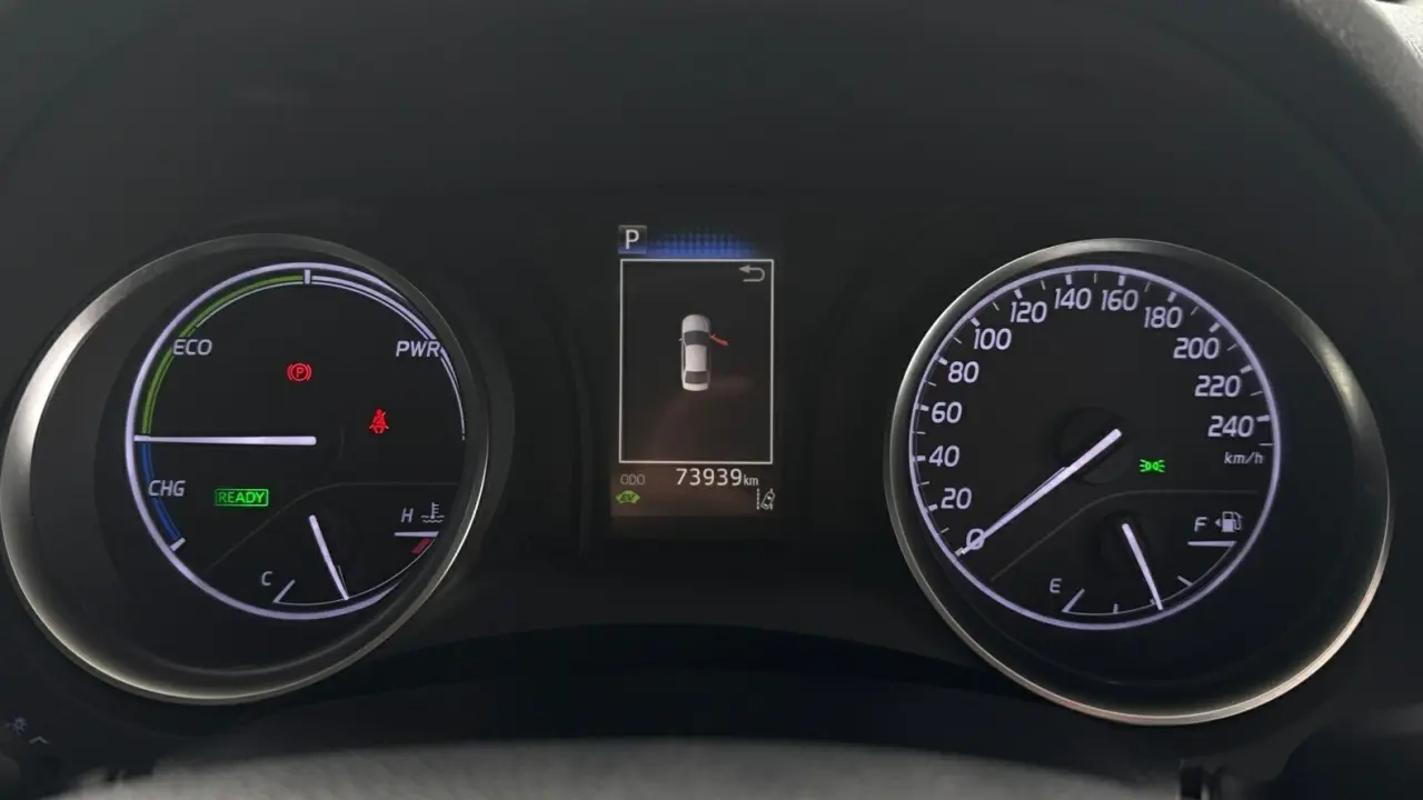 2018 Toyota Camry Hybrid Gallery Image 12