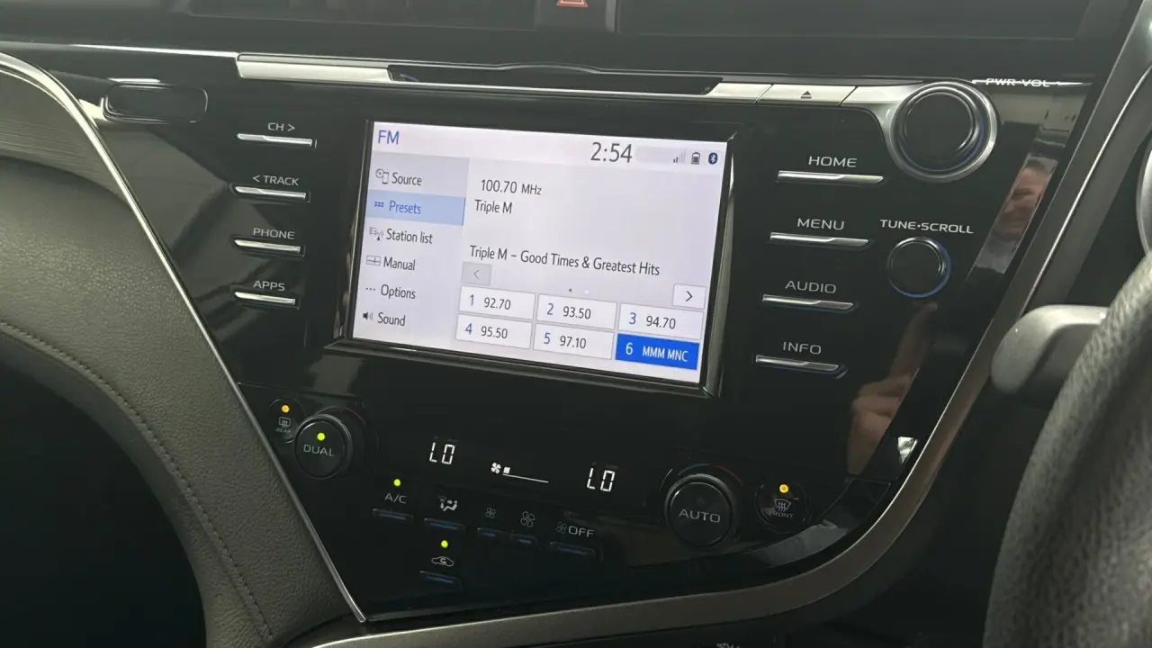 2018 Toyota Camry Hybrid Gallery Image 13