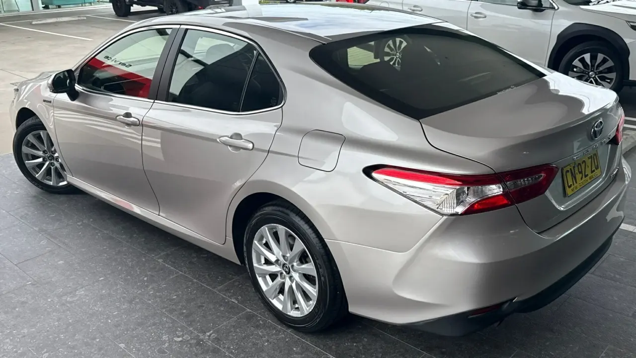 2018 Toyota Camry Hybrid Gallery Image 5