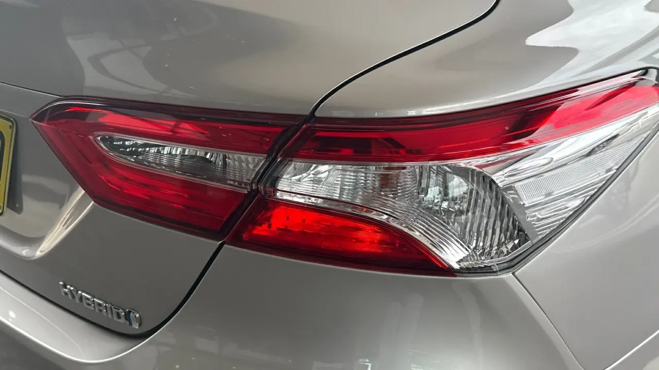 2018 Toyota Camry Hybrid Gallery Image 6