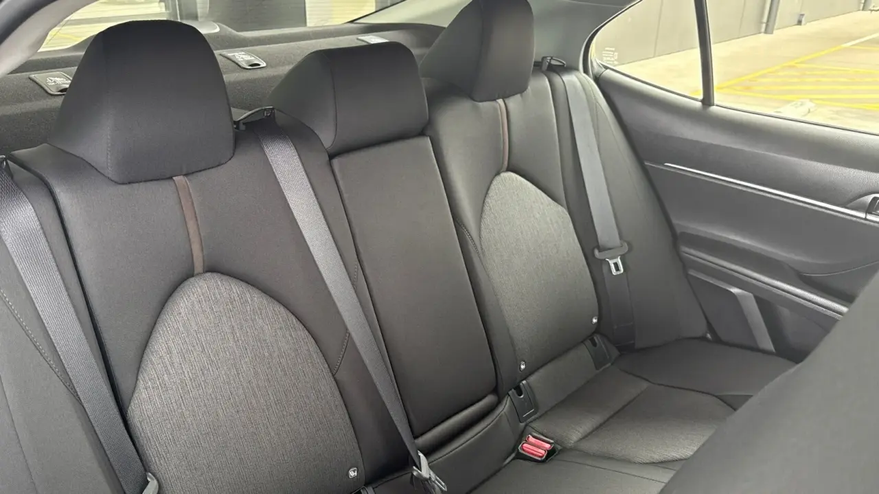 2018 Toyota Camry Hybrid Gallery Image 7