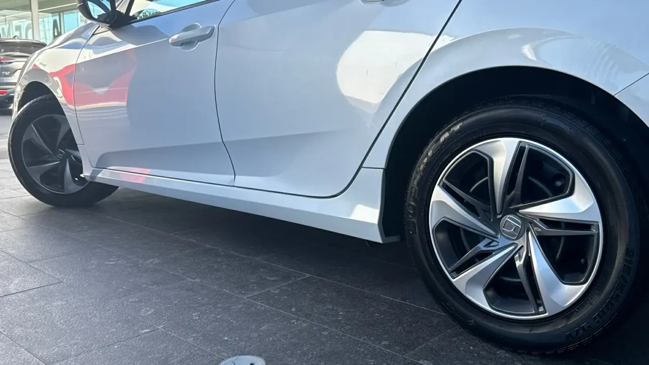 2019 HONDA CIVIC Gallery Image 5