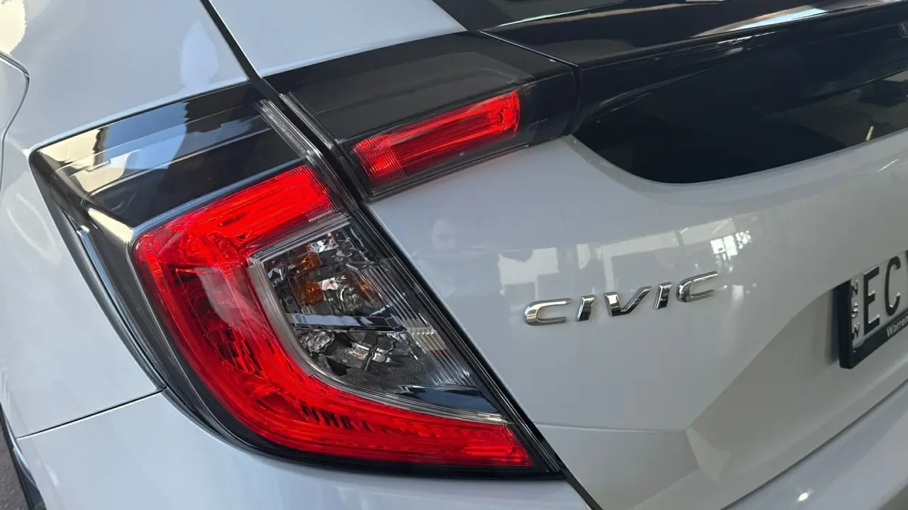 2019 HONDA CIVIC Gallery Image 7