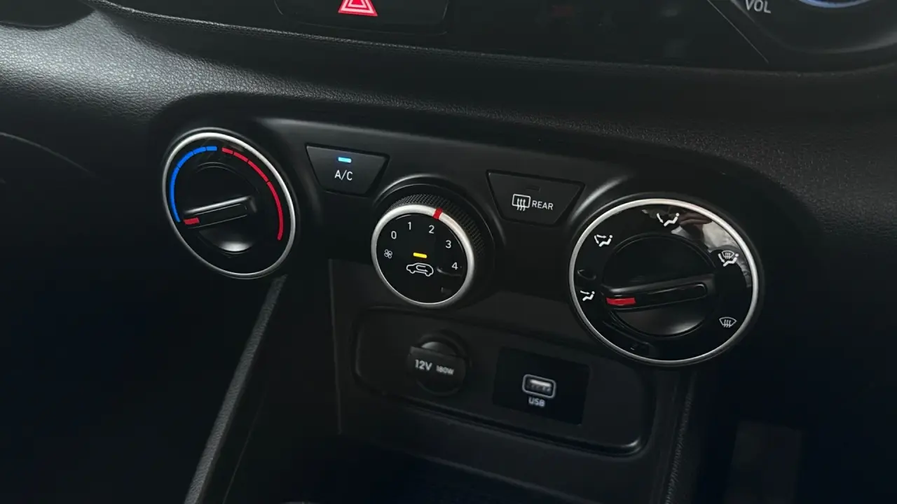 2019 HYUNDAI VENUE Gallery Image 15