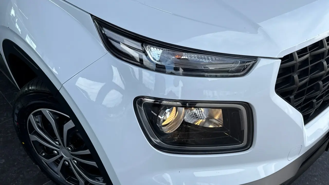 2019 HYUNDAI VENUE Gallery Image 3