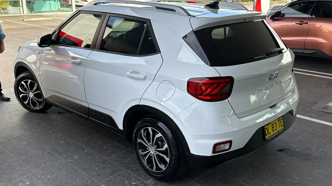 2019 HYUNDAI VENUE Gallery Image 4