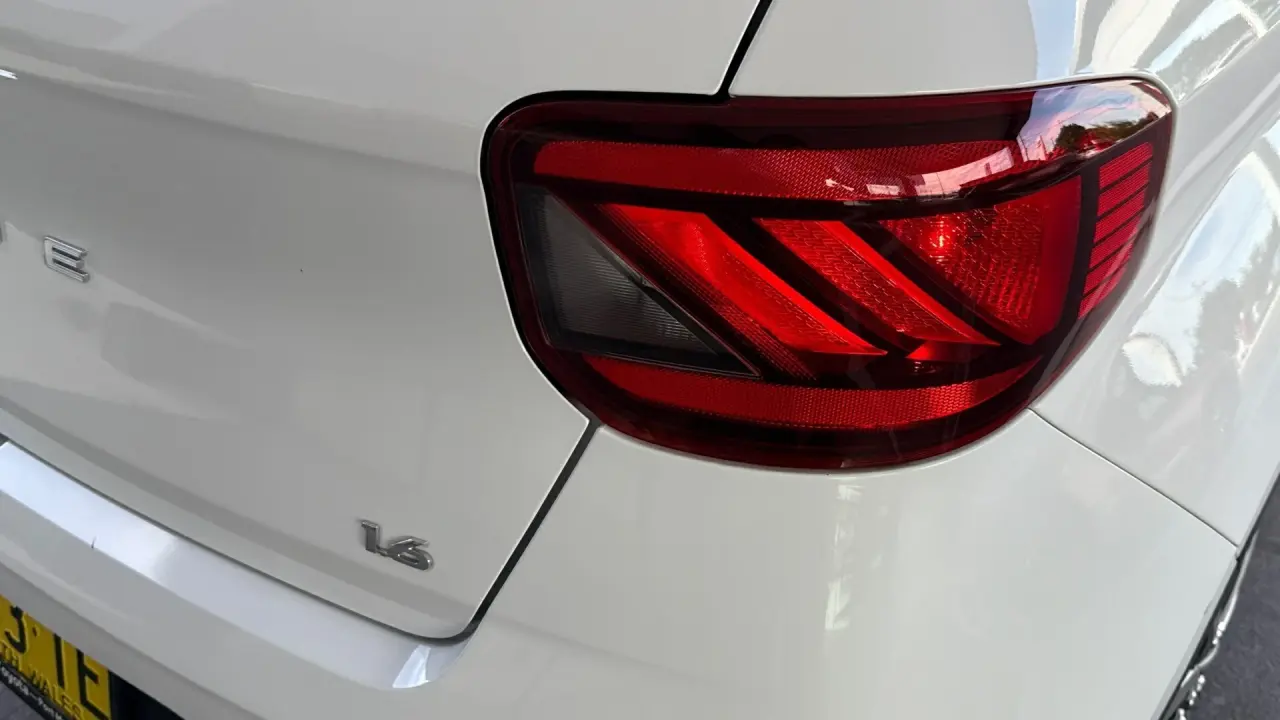 2019 HYUNDAI VENUE Gallery Image 6