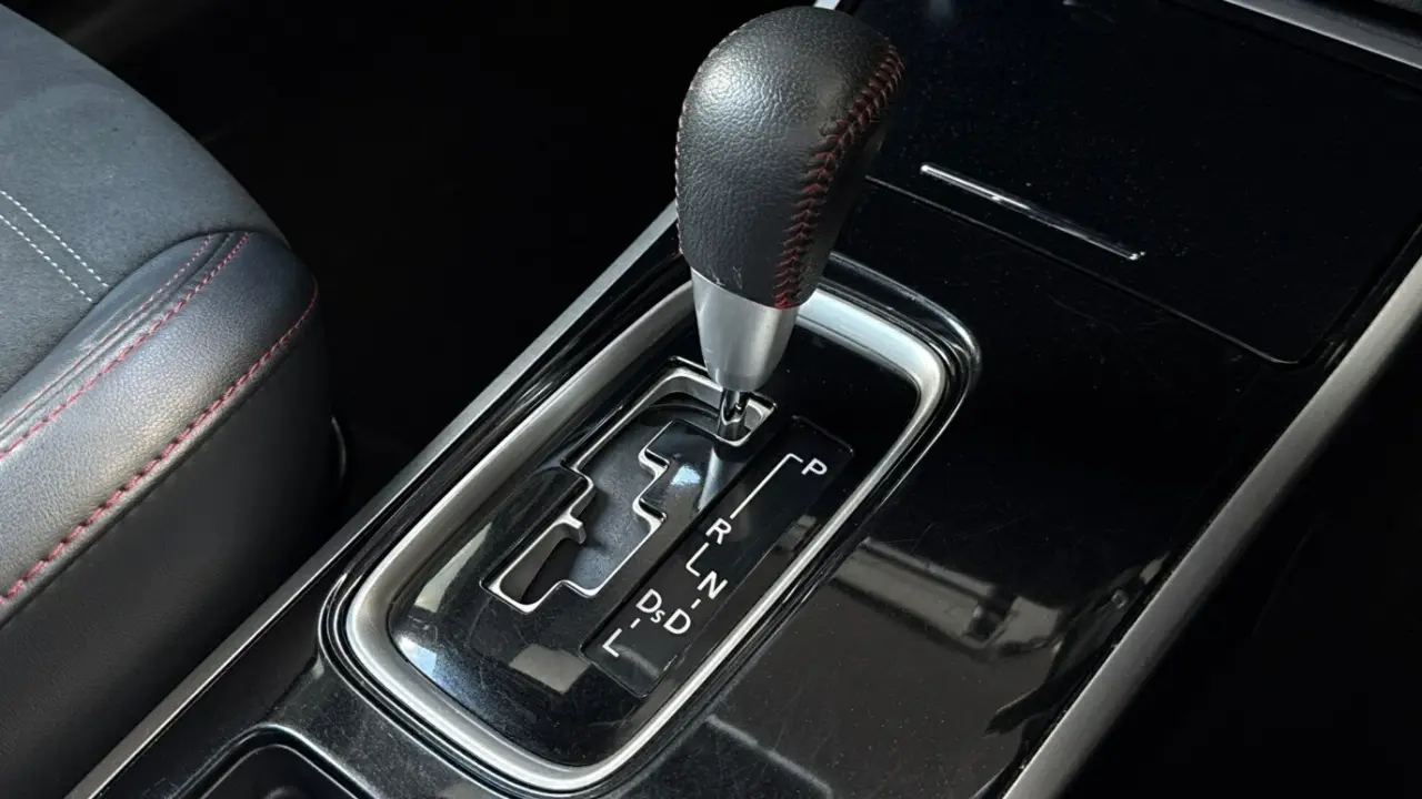 2020 MITSUBISHI OUTLANDER Gallery Image 18