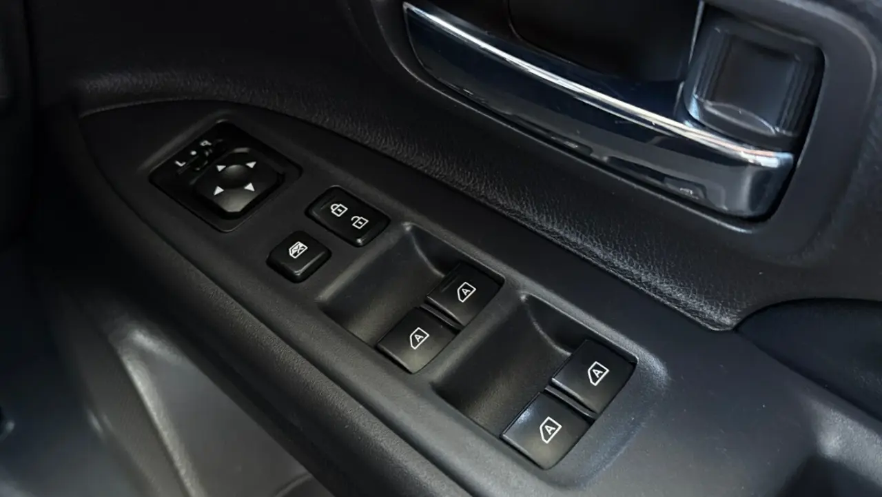 2020 MITSUBISHI OUTLANDER Gallery Image 19