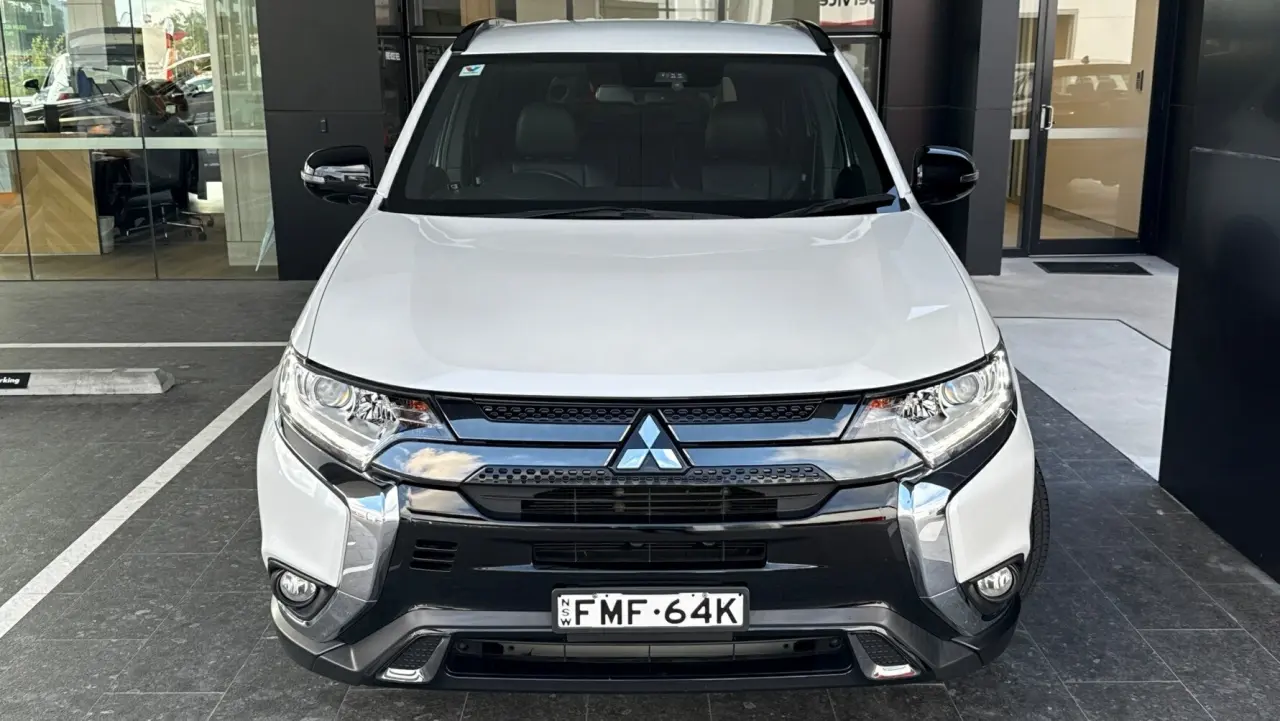 2020 MITSUBISHI OUTLANDER Gallery Image 2