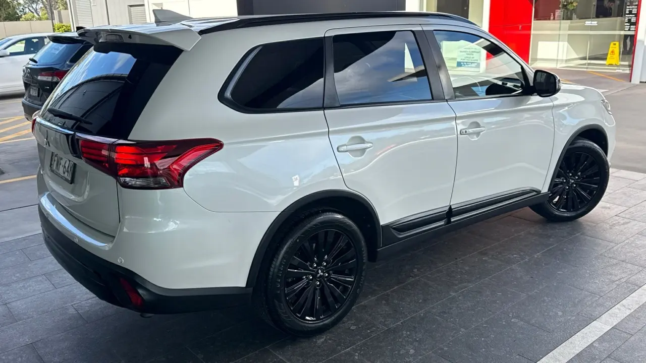 2020 MITSUBISHI OUTLANDER Gallery Image 4