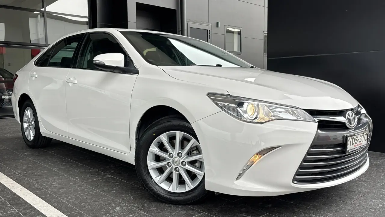 2016 Toyota Camry Gallery Image 1