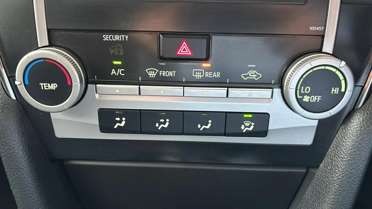 2016 Toyota Camry Gallery Image 12