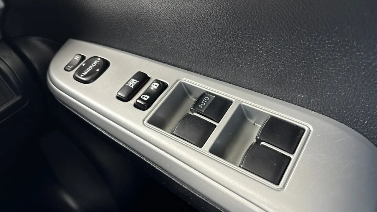 2016 Toyota Camry Gallery Image 16