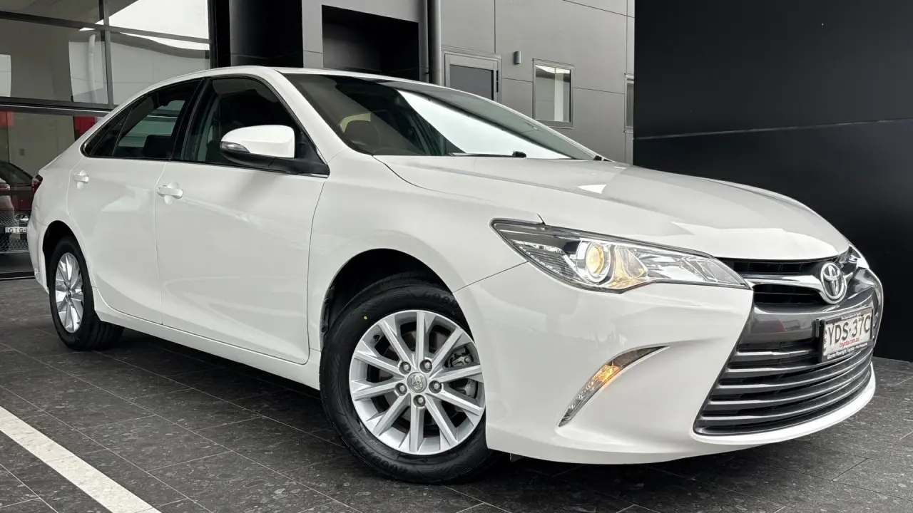 2016 Toyota Camry Gallery Image 17