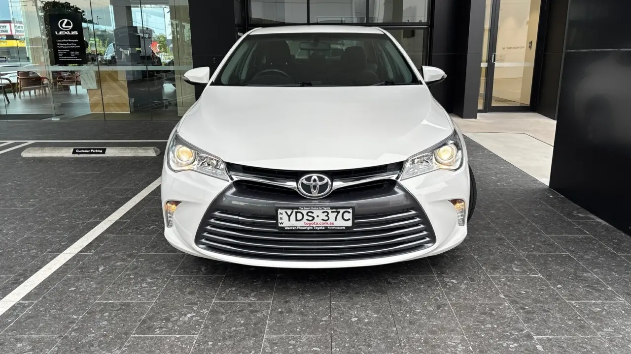 2016 Toyota Camry Gallery Image 18