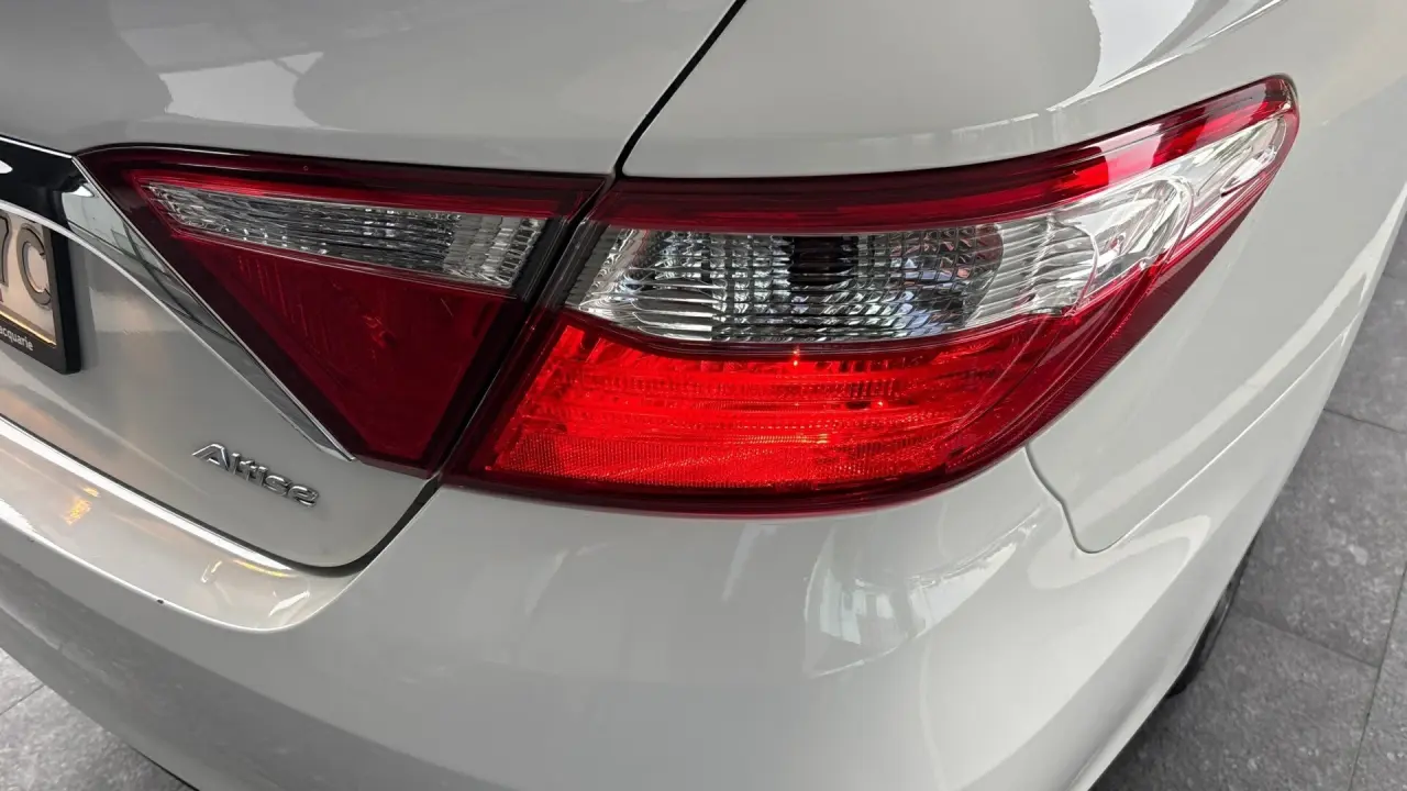 2016 Toyota Camry Gallery Image 20