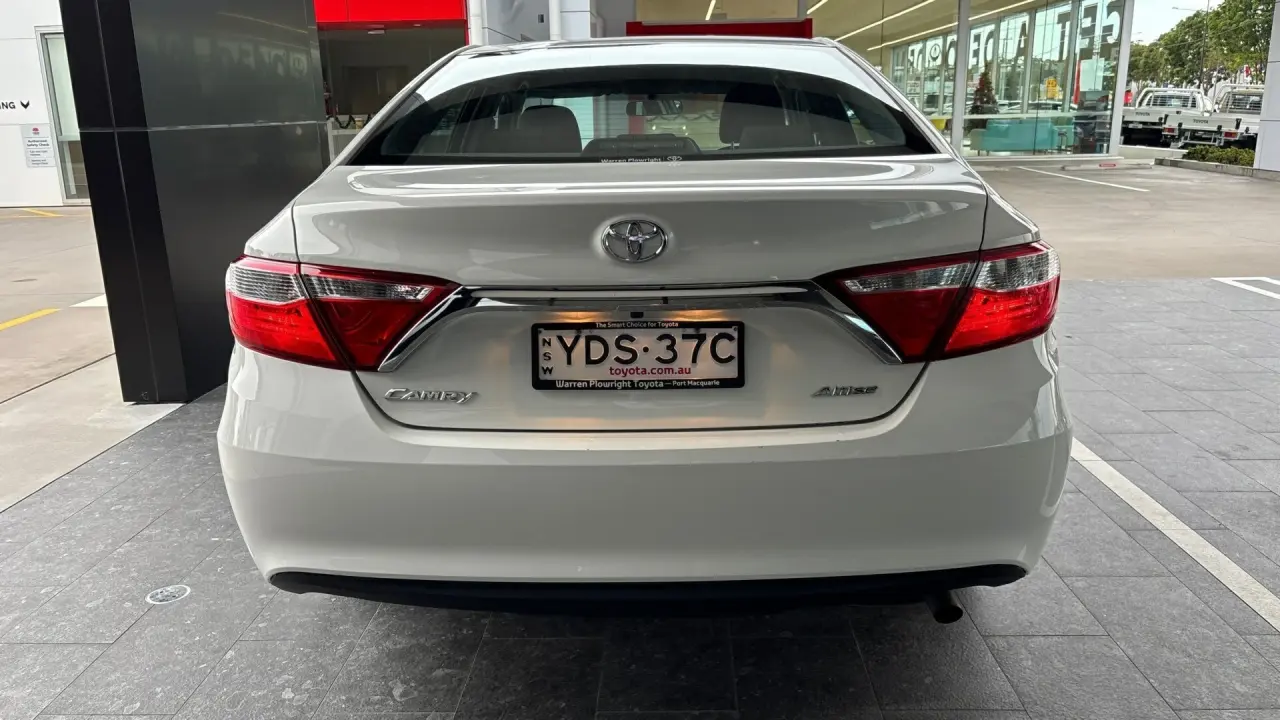 2016 Toyota Camry Gallery Image 21