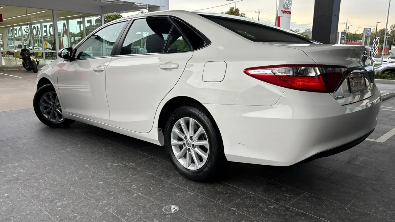 2016 Toyota Camry Gallery Image 22