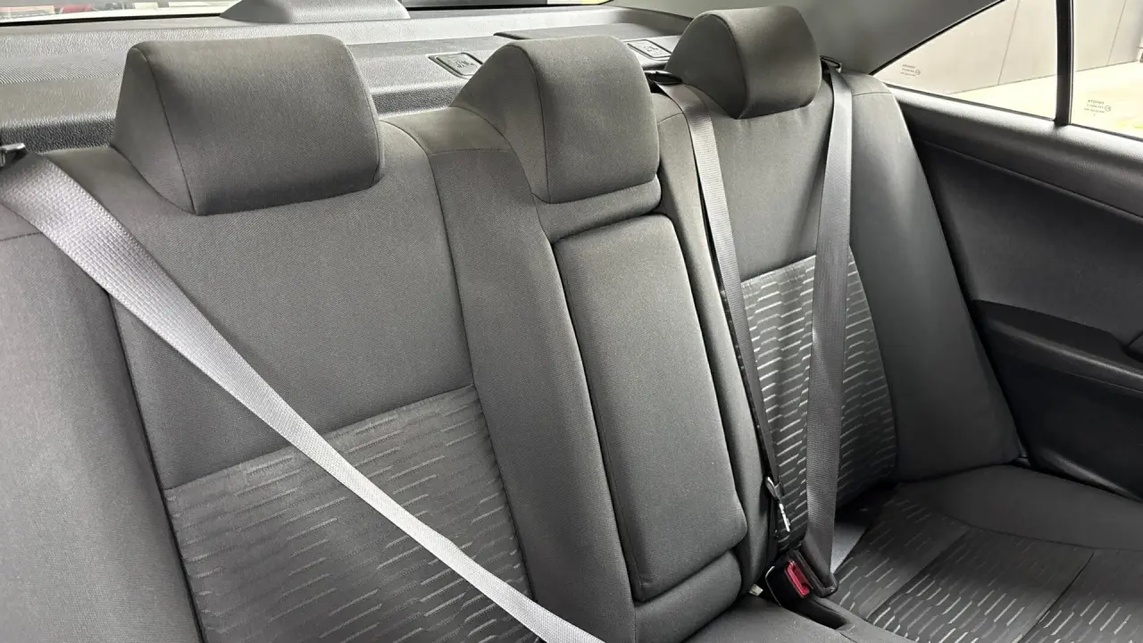 2016 Toyota Camry Gallery Image 7