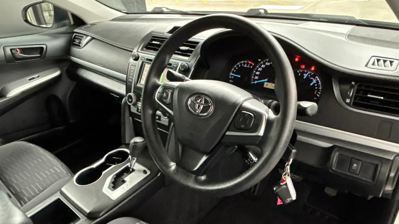 2016 Toyota Camry Gallery Image 8