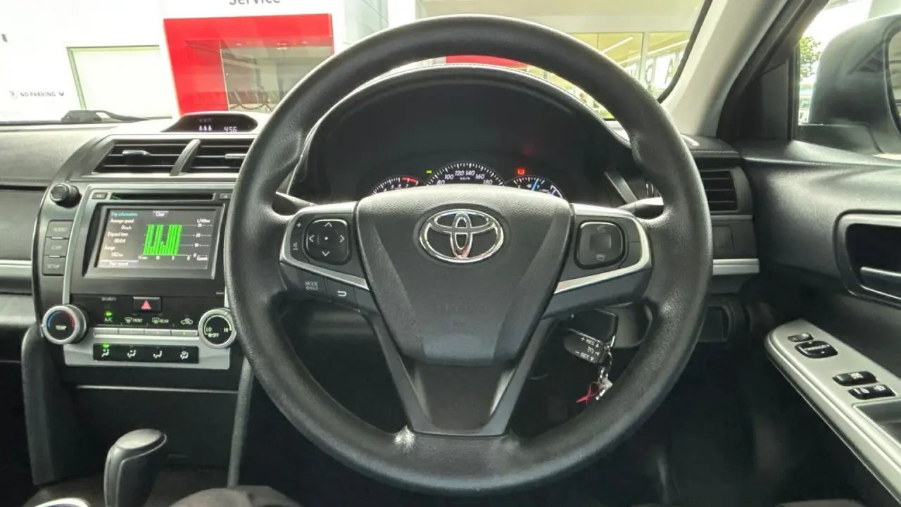 2016 Toyota Camry Gallery Image 9