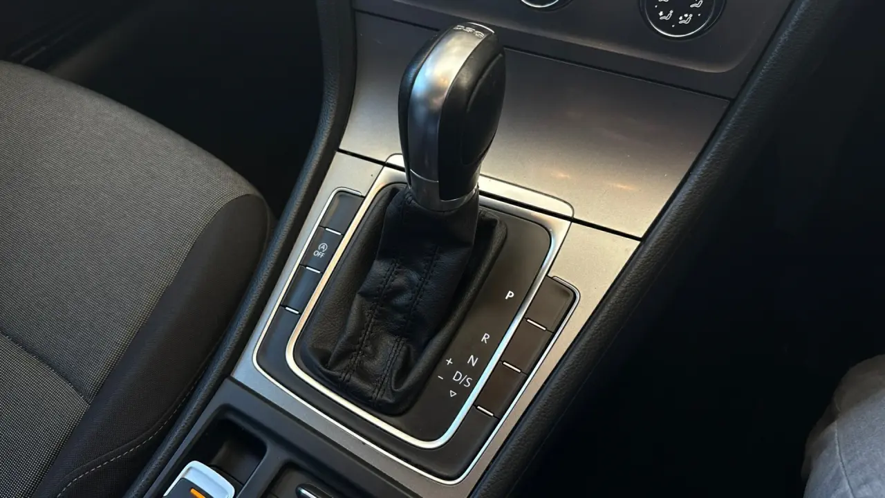 2013 VOLKSWAGEN GOLF Gallery Image 17