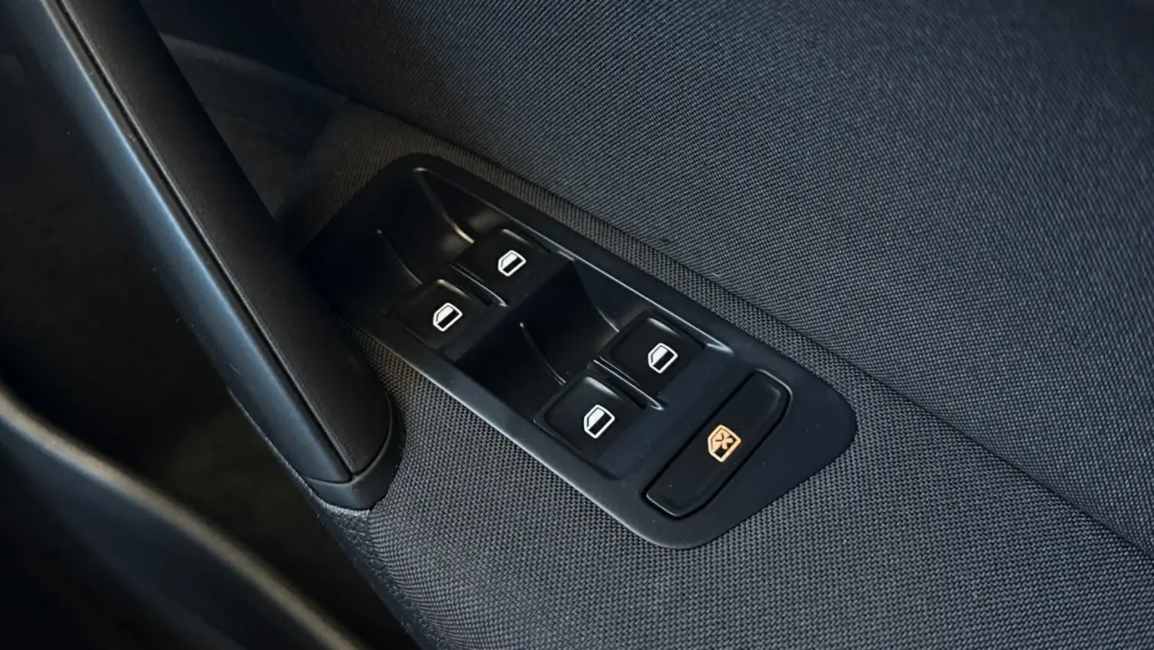 2013 VOLKSWAGEN GOLF Gallery Image 19