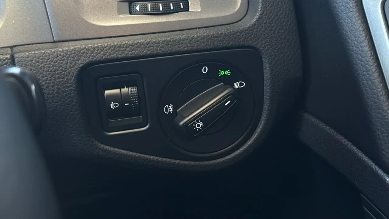 2013 VOLKSWAGEN GOLF Gallery Image 21