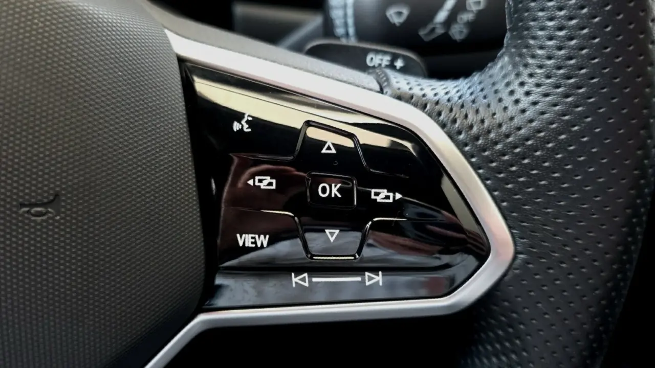 2022 VOLKSWAGEN T-ROC Gallery Image 11