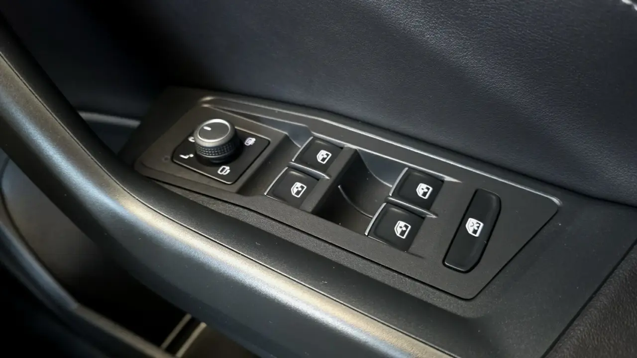 2022 VOLKSWAGEN T-ROC Gallery Image 12