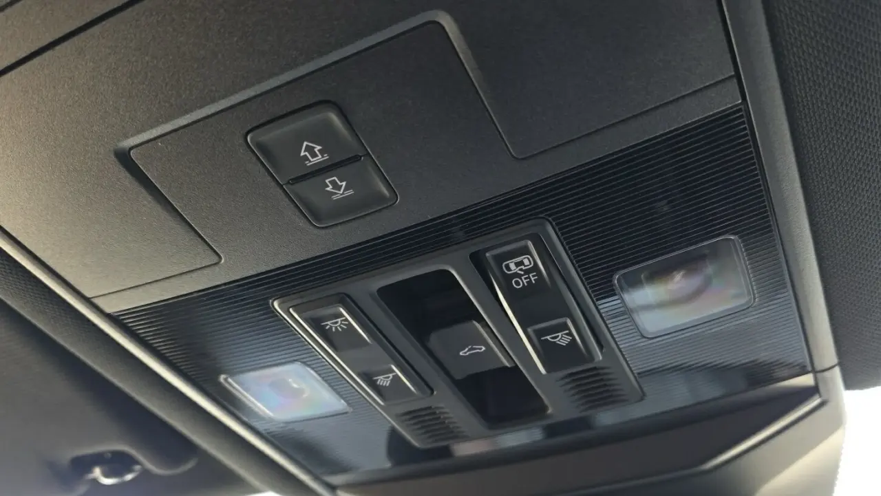 2022 VOLKSWAGEN T-ROC Gallery Image 13