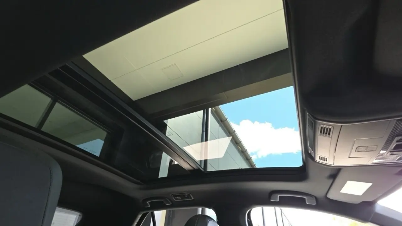 2022 VOLKSWAGEN T-ROC Gallery Image 14