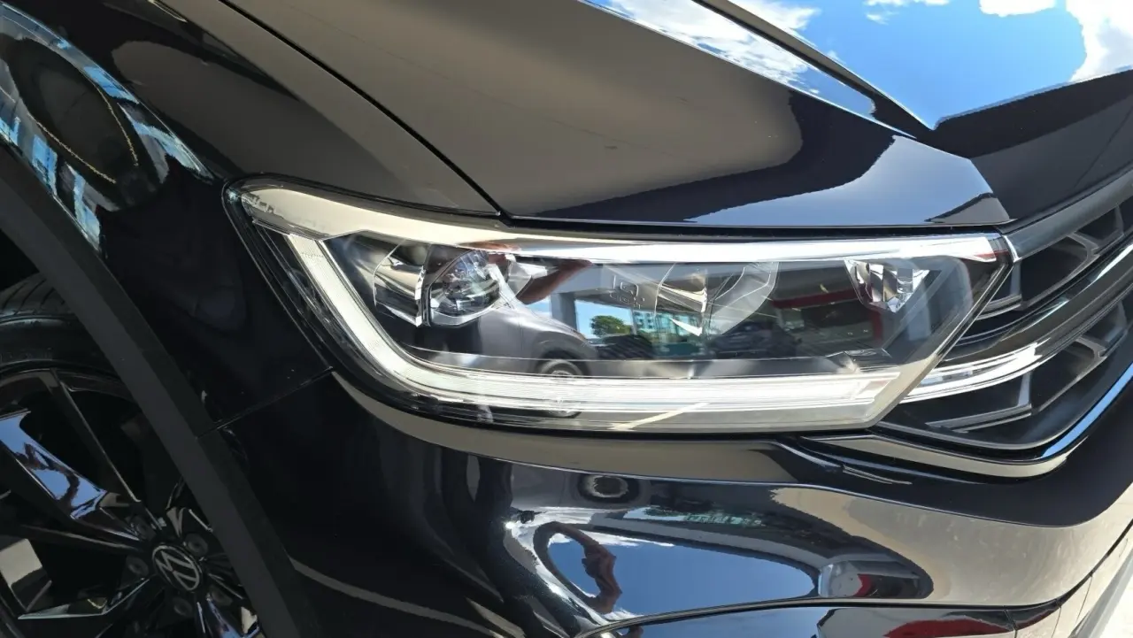 2022 VOLKSWAGEN T-ROC Gallery Image 2