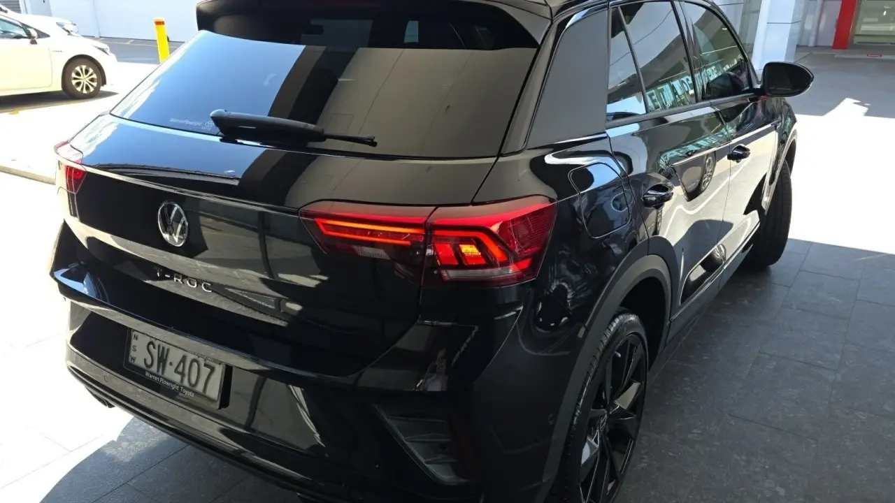 2022 VOLKSWAGEN T-ROC Gallery Image 3