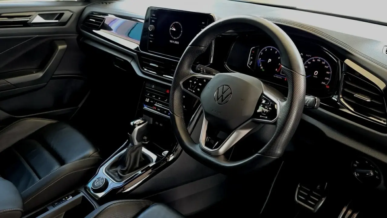 2022 VOLKSWAGEN T-ROC Gallery Image 6