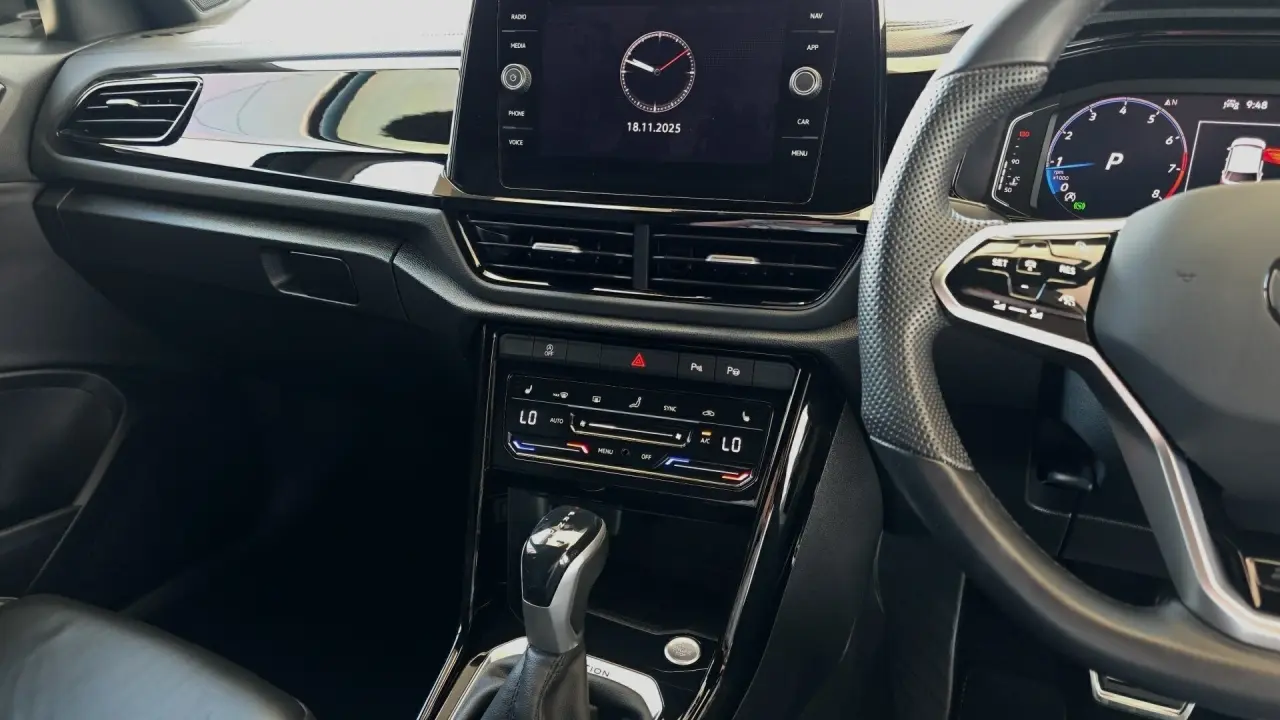 2022 VOLKSWAGEN T-ROC Gallery Image 8