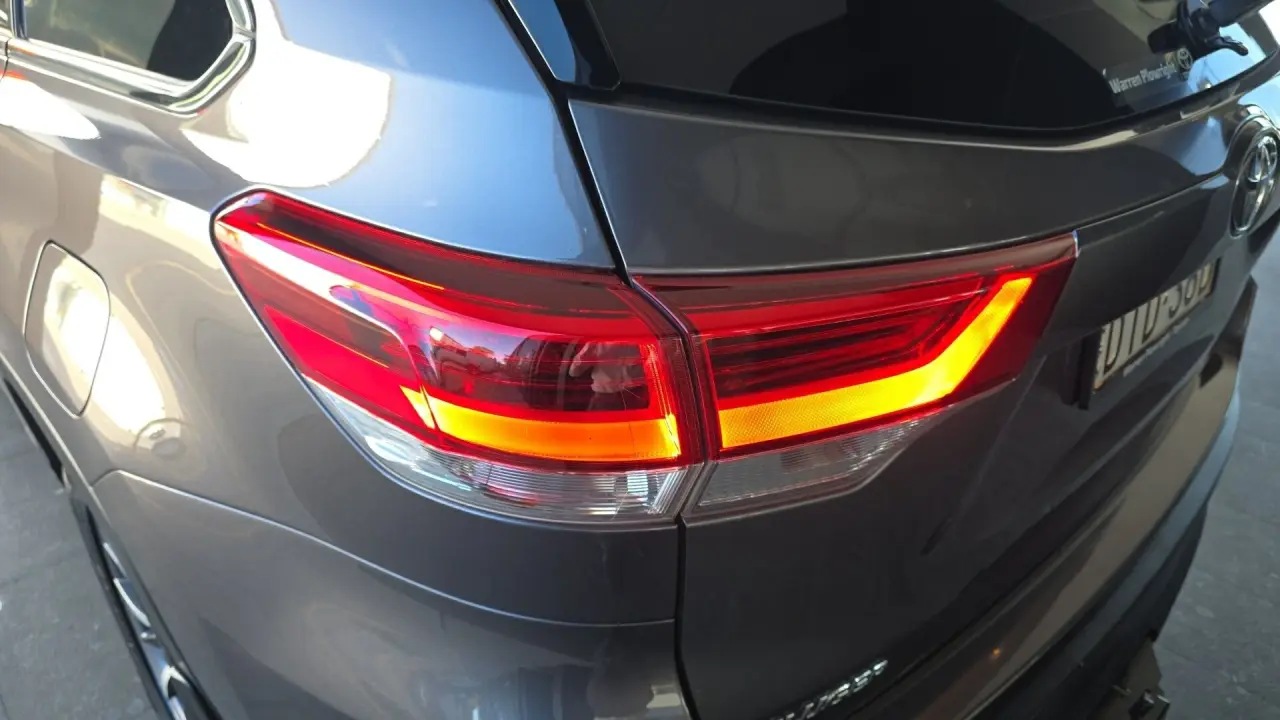 2017 Toyota Kluger Gallery Image 4