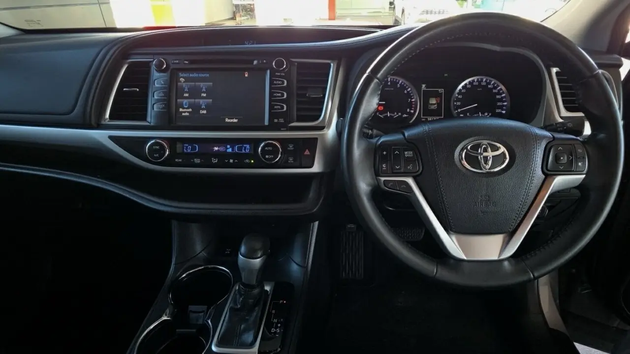 2017 Toyota Kluger Gallery Image 8